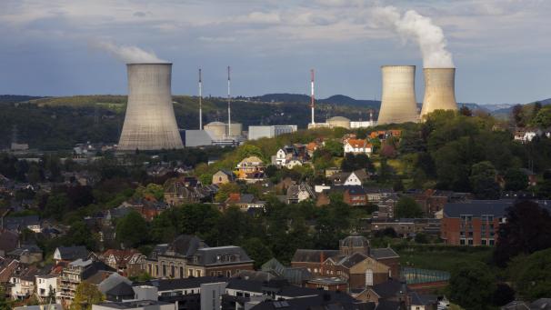 <p>Ein Blick auf das Kernkraftwerk Tihange bei Huy in Provinz Lüttich</p>