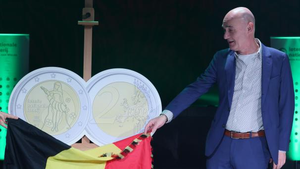 <p>Jannie Haek enthüllte am Donnerstag die Münze in Brüssel.</p>