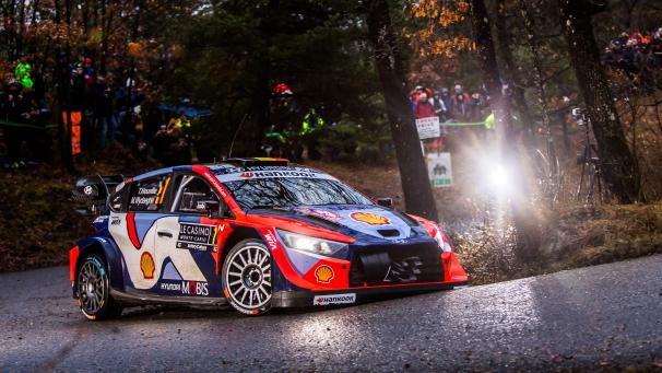 <p>Weltmeister Thierry Neuville (Hyundai) führt mit Copilot Martijn Wydaeghe bei der Rallye Monte Carlo.</p>