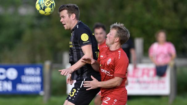 <p>Philipp Kessler (links, gegen Lontzens Leon Koonen) beendet nach der Saison seine Karriere.</p>