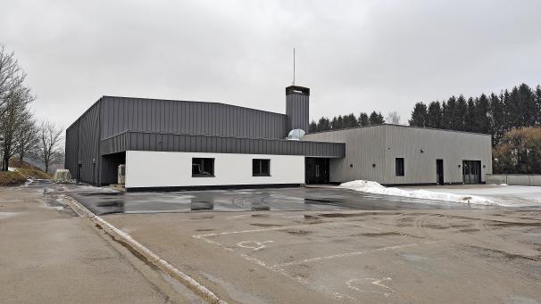 <p>Vor zwei Jahren wurden Teile der Büllinger Sporthalle plattgemacht. Zwei Jahre später ist die neue Stätte samt Dorfsaal bezugsfertig.</p>