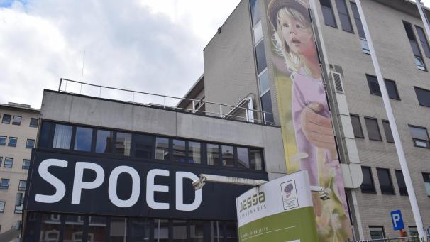 <p>Ein Blick von außen auf das Jessa-Krankenhaus in Hasselt</p>