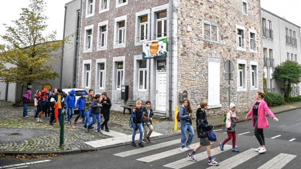 <p>Das Projekt Schule Kettenis steht weiterhin auf der Prioritätenliste der Stadt Eupen. Dafür sprachen sich am Montag alle Fraktionen im Stadtrat deutlich aus.</p>