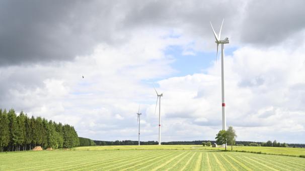 <p>Bei den eingereichten Zusatzpunkten kam auch der Windpark „Emmelser Heide“ wieder zur Sprache. Mehrheit und Opposition im St.Vither Stadtrat sind sich auch nach den Wahlen uneinig über die Pachtverhandlungen.</p>