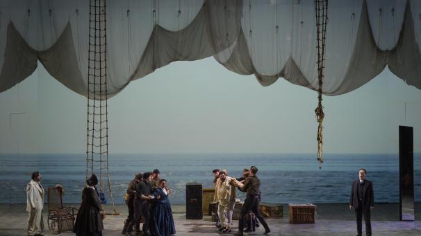 <p>Die großartige Meeres-Kulisse als Video zeichnet den ersten Akt von „Tristan und Isolde“ visuell aus.</p>
