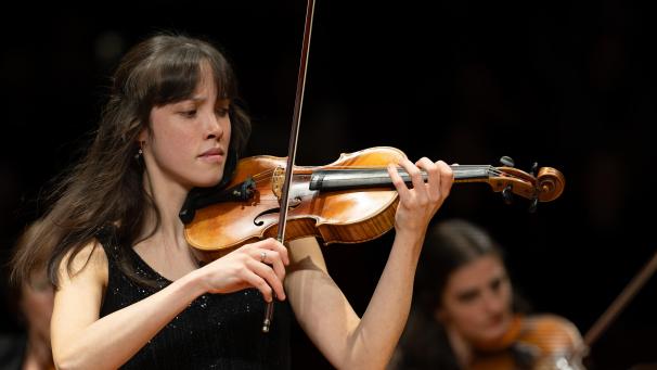 <p>Als Laureatin des Königin-Elisabeth-Wettbewerbs 2019 hat Sylvia Huang sich als vielseitige Künstlerin etabliert. Heute ist sie Konzertmeisterin des Orchestre Symphonique de La Monnaie in Brüssel.</p>