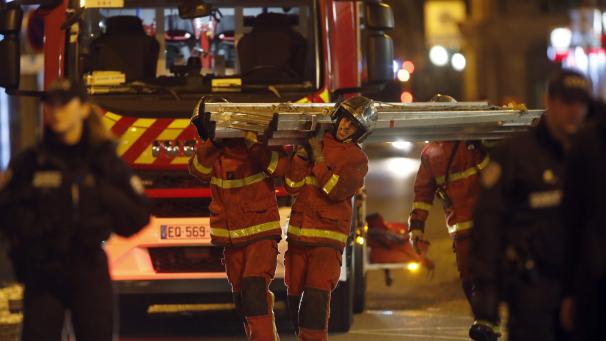 <p>Rund 100 Feuerwehrleute waren bei einem Brand in einem Pflegeheim bei Paris im Einsatz, bei dem drei Menschen ums Leben kamen.</p>