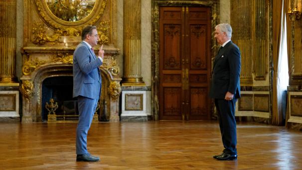 <p>Bart De Wever legte am Montag vor König Philippe den Eid ab.</p>