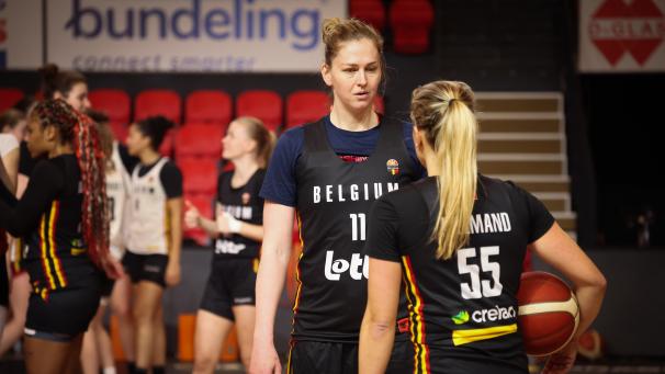 <p>Emma Meesseman im Gespräch mit Julie Allemand</p>