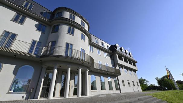 <p>Blick auf das Parlament der DG</p>