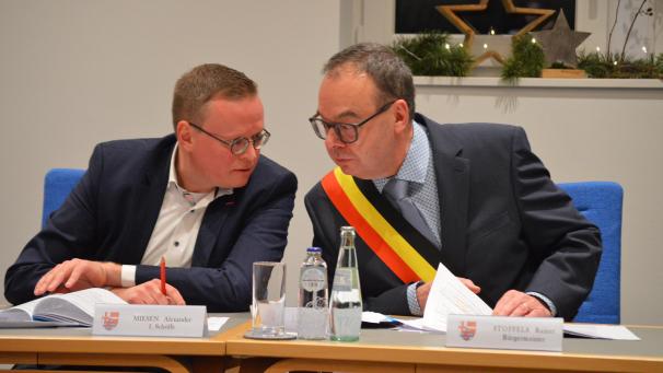 <p>Alexander Miesen (l.) übernimmt im Kollegium von Bürgermeister Rainer Stoffels (r.) das Finanzressort.</p>