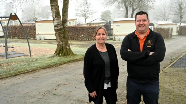 <p>Margret Akkermans-Bruin und Danny Buskop hoffen, dass der Bau des Windparks westlich von Hohenbusch abgewendet werden kann.</p>