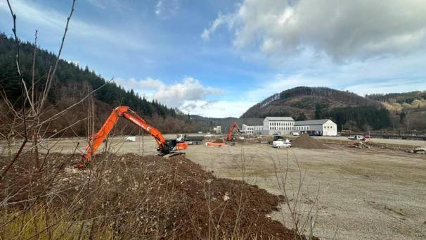 <p>Auf dem früheren Intermills-Gelände wird gebuddelt. Auf 4,5 Hektar soll Raum für kleine und mittlere Unternehmen entstehen.</p>