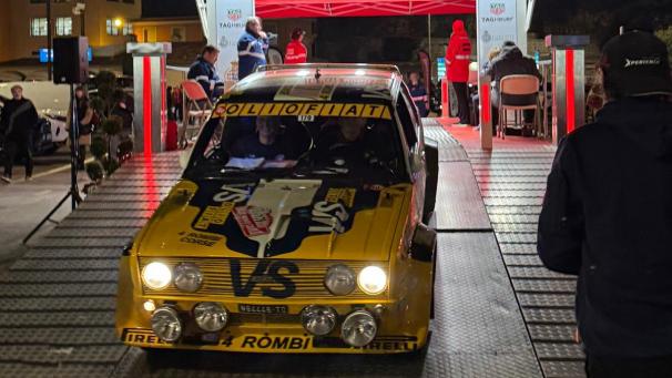 <p>Hanimann-Backes am Zielpodium der 27. Rallye Monte Carlo Historic.</p>