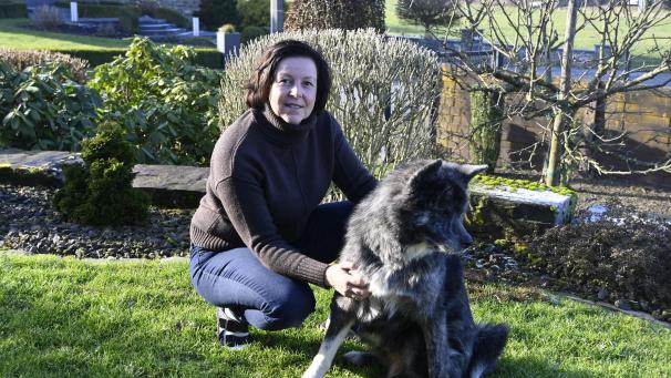 <p>Nach zwei Legislaturperioden als Seniorenbeauftragte und Schöffin in der Gemeinde Burg-Reuland kann Sonja Houscheid jetzt wieder mehr Zeit mit ihrer Familie verbringen, zu der inzwischen auch Hündin Sora gehört.</p>