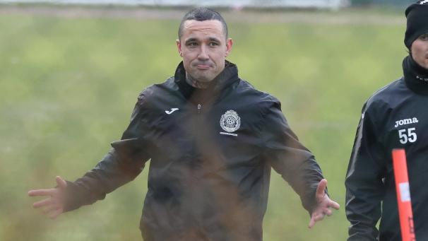 <p>Radja Nainggolan hat vor einigen Wochen beim Zweitligisten Lokeren-Temse unterschrieben.</p>