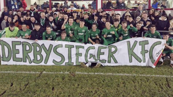 <p>Amel bejubelt einen ganz wichtigen Derbysieg in Emmels.</p>