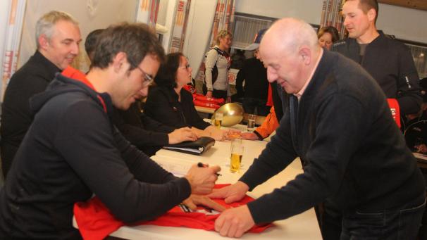 <p>Thierry Neuville konnte viele Autogrammwünsche erfüllen.</p>