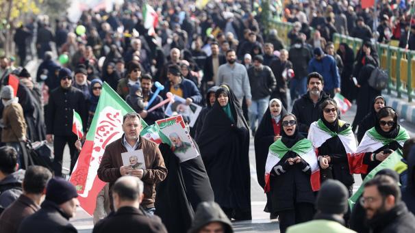 <p>Iraner nehmen in Theran an einer Kundgebung zum 46. Jahrestag der Islamischen Revolution von 1979 teil, die den US-freundlichen Schah Mohammad Reza Pahlavi stürzte und islamische Kleriker an die Macht in Teheran brachte.</p>