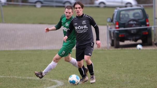 <p>Chris Vilz (vorne) zieht es zur neuen Saison in die erste Mannschaft des FC Eupen.</p>