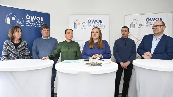 <p>Verantwortliche von ÖWOB, den Bauunternehmen und Architektenbüros, der Politik sowie die Bewohnerin einer energetisch sanierten Immobilie beleuchteten das Projekt aus verschiedenen Blickwinkeln.</p>
