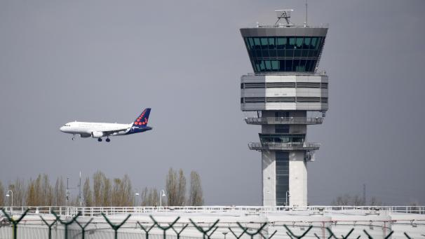 <p>Der Kontrollturm des Flugsicherungsdienstes skeyes am Brüsseler Flughafen</p>