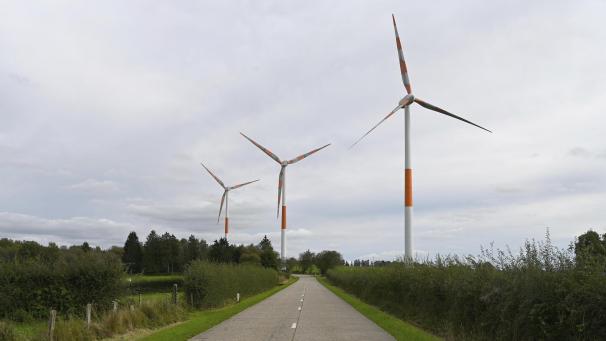 <p>Windräder auf der Roderhöhe in unmittelbarer Nähe des Truppenübungsplatzes Elsenborn</p>