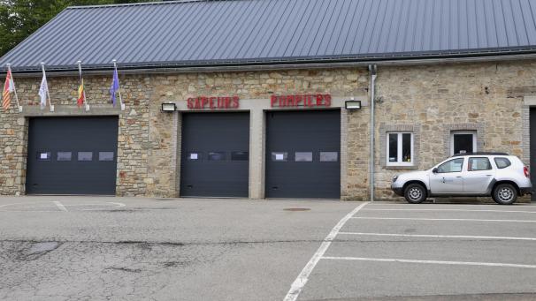 <p>Vier Parkplätze vor der Feuerwehrkaserne in Weismes sollen für die Einsätze der Feuerwehrleute reserviert werden.</p>