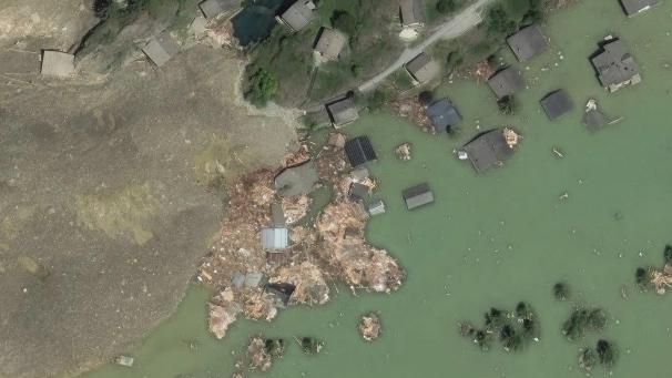 <p>Dieses Satellitenbild zeigt die Folgen des Gletscherabbruchs in Blatten.</p>