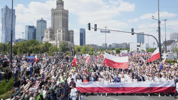 <p>Anhänger des liberalen Präsidentschaftskandidaten Trzaskowski nehmen an einer Demonstration teil.</p>