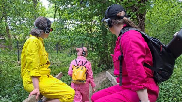 <p>Jeweils anderthalb Stunden führen die Theaterspaziergänge durch Dorf, Wald und Wiesen.</p>