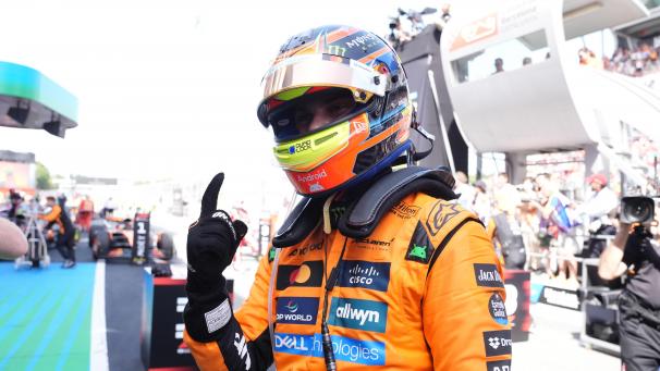 <p>Oscar Piastri von McLaren feiert seinen ersten Platz im Rennen auf dem Circuit de Barcelona-Catalunya.</p>