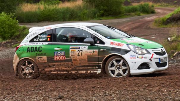 <p>Erfolgreiches deutsch-belgisches Rallye-Duo: Stefan Petto-Marco Cremer (Opel Corsa)</p>