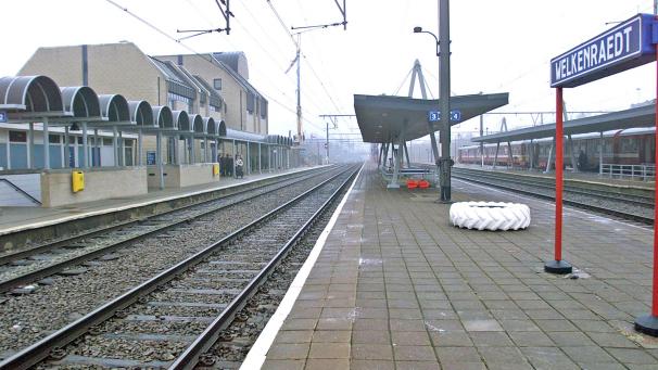 <p>Für viele Personen, die auf einen Rollstuhl angewiesen sind, wird der Bahnhof zur unüberwindbaren Hürde.</p>