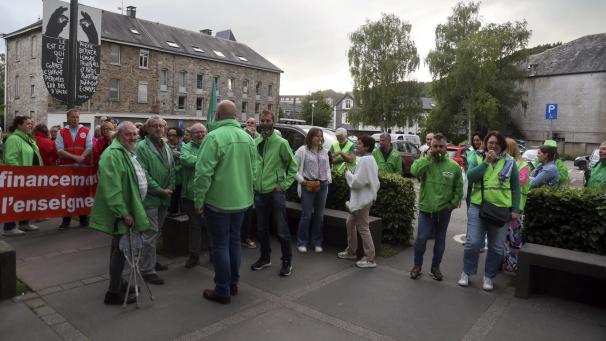 <p>Unmittelbar vor Malmedyer Stadtratssitzung stimmten sich die Gewerkschaftsvertreter auf ihre Protestaktion im Malmedyer Stadtrat ein.</p>