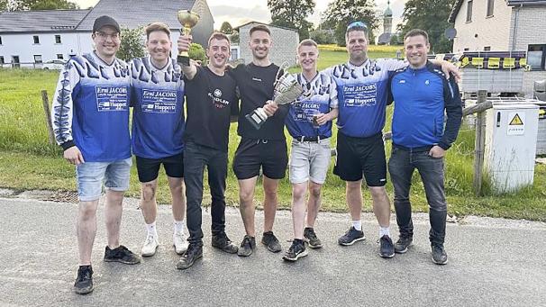 <p>Kirmes in Medell: das siegreiche Team beim Völkerballturnier. Foto: privat</p>