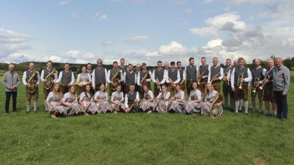 <p>In Mürringen wird das Pfingstwochenende musikalisch: Mit dem ganzen Dorf und vielen Gästen aus Nah und Fern feiert der Königliche Musikverein sein 115-jähriges Bestehen.</p>