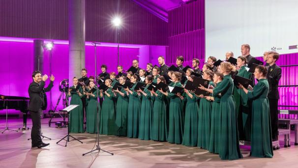 <p>Der Chor Sōla, kultureller Botschafter Lettlands, ist am 21. Juni in der St. Nikolaus-Pfarrkirche in Eupen zu Gast. Kooperationspartner der Chorbiennale bei diesem Konzert ist OstbelgienFestival.</p>