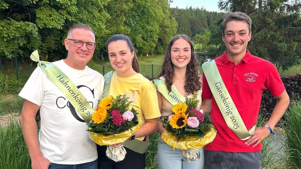 <p>Die Meyeroder Königspaare 2025: (v.l.n.r.) Mario und Shayenne Cohnen, Joana Kringels und Yann Arens</p>