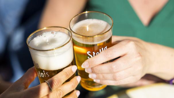 <p>Belgisches Bier bleibt ein Exportschlager – doch der Absatz sinkt weiter. Nur alkoholfreie Sorten legen zu.</p>