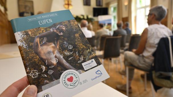 <p>Ein Handbuch dient den Teilnehmern als fundierter „Wegbegleiter“ durch Eupen.</p>
