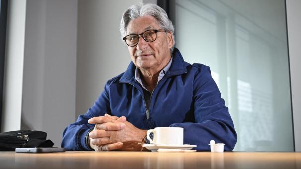 <p>Helmut Graf bei seimem Besuch in der GrenzEcho-Redaktion. Mit seiner Frau lebt er sein Jahren in der Nähe von Visé.</p>