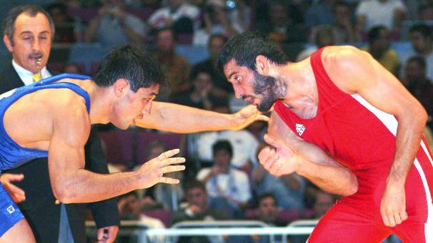 <p>Ringerlegende Buvaisar Saitiev (r.) war häufig in Eupen zu Gast. Er verstarb im März dieses Jahres völlig überraschend.</p>