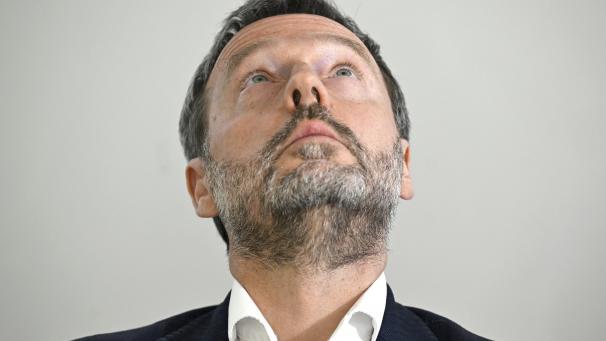 <p>Als suche BNB-Gouverneur Pierre Wunsch in der Weite des Himmels nach Antworten: „Das Haushaltsdefizit macht uns anfällig für die nächste Krise“, warnt er.</p>