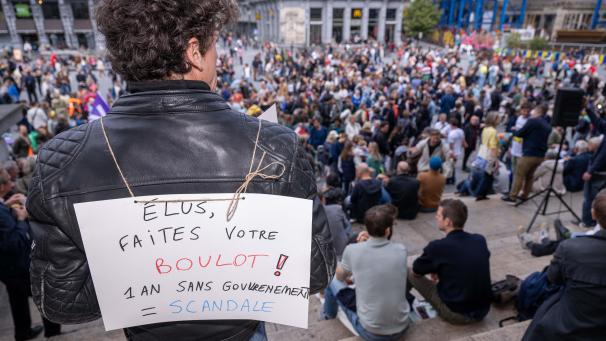 <p>Beim symbolischen Picknick fordern die Teilnehmenden mehr politische Verantwortung für Brüssel.</p>