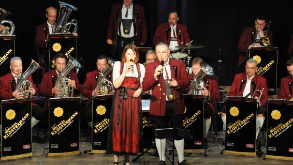 <p>Als Gratulanten boten Michael Klostermann und seine Musikanten böhmische Blasmusik vom Feinsten.</p>