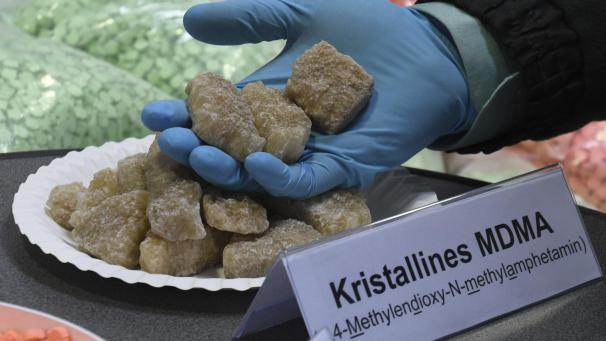 <p>MDMA ist die Hauptsubstanz in Ecstasy.</p>