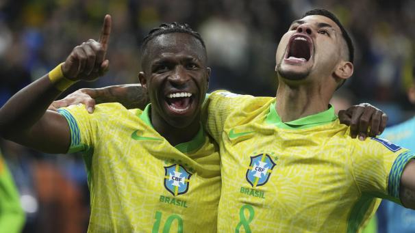 <p>Torschütze Vinicius Junior (links) und Bruno Guimaraes feiern die brasilianische WM-Qualifikation.</p>
