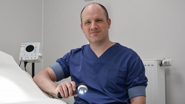 <p>Der Dermatologe Luk Vanstreels erklärt, worauf es beim UV-Schutz wirklich ankommt.</p>