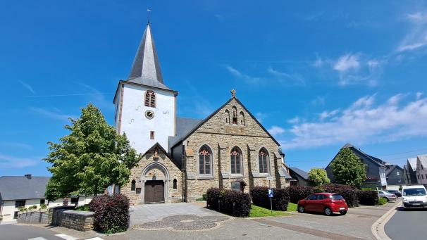 <p>Die St. Eligius Pfarrkirche in Büllingen</p>